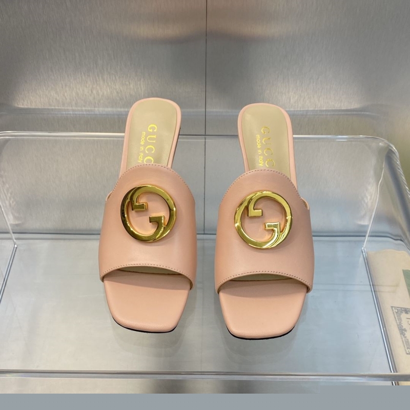 G*u*i slippers